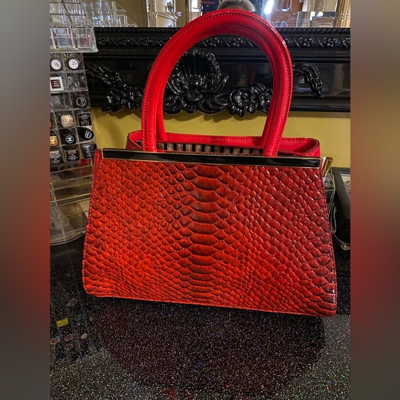 Beautiful patent textured red hand bag with strap. Used once - Picture 2 of 6